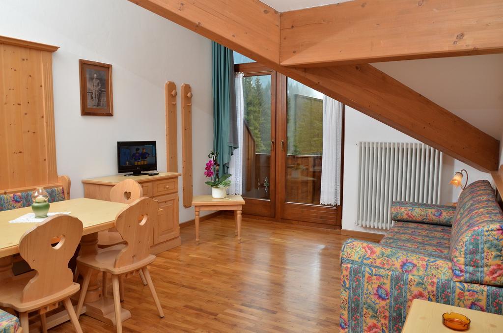 Residence Taufer San Martino Di Castrozza Δωμάτιο φωτογραφία