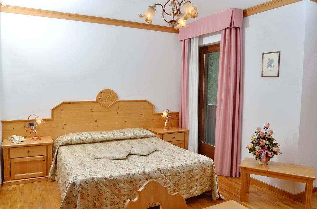 Residence Taufer San Martino Di Castrozza Δωμάτιο φωτογραφία